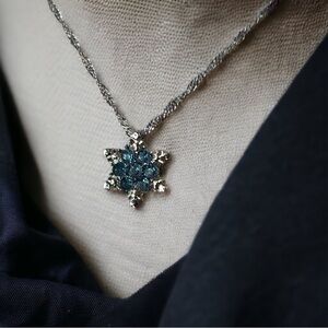 SNOWFLAKE CUBIC ZIRCONIUM PENDANT NECKLACE